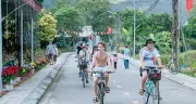 Khách Tây mê mẩn ngôi làng trăm tuổi không ô tô xe máy ở Hải Phòng