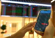 Khối ngoại bán ròng mạnh, VN-Index mất mốc 1.900 điểm