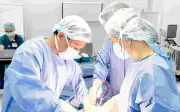 Khối u xơ tử cung lớn như thai 3 tháng khiến tử cung biến dạng, bác sĩ phẫu thuật thành công