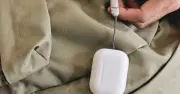 Khám phá cử chỉ thông minh trên AirPods: Gật đầu nghe gọi, lắc đầu từ chối