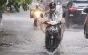 Không khí lạnh tràn về Bắc Bộ, mưa dông kèm lốc sét trên diện rộng