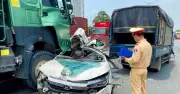 Khoảnh khắc giải cứu 3 người mắc kẹt trong ô tô sau tai nạn liên hoàn ở Hà Nội