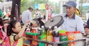 Kiểm soát đồ ăn vặt và nước giải khát có đường khi trẻ nghỉ hè
