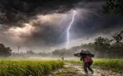 Kinh hoàng người đàn ông bị sét đánh 2 lần liên tiếp trong cơn giông