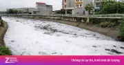 Kênh Kim Đôi ở Bắc Ninh đen kịt, bọt trắng phủ kín suốt 4 tháng chưa rõ nguyên nhân