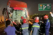 Kịp thời giải cứu 21 người trong vụ tai nạn giữa xe khách và xe container