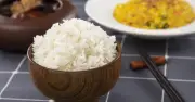 Lợi ích bất ngờ từ cơm nguội: Kiểm soát đường huyết và cân nặng