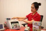 Lãi suất ngân hàng bắt đầu hạ nhiệt nhưng áp lực vẫn còn lớn