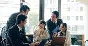 Lương CEO tăng gấp 20 lần lương lao động năm 2025, Oxfam kêu gọi hành động