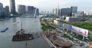 Lãnh đạo TPHCM thị sát công trường cầu đi bộ qua sông Sài Gòn