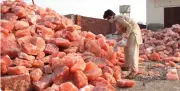 Loại muối Himalaya được săn đón toàn cầu: Cách khai thác khiến nhiều người bất ngờ