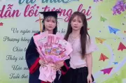 Mẹ 31 tuổi ở Thái Nguyên gây sốt vì quá trẻ, như chị em sinh đôi với con gái