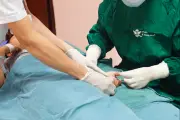 Mổ cấp cứu trong đêm cứu bàn tay bé trai gặp tai nạn nghiêm trọng tại nhà