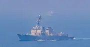 Mỹ không kích Iran tại eo biển Hormuz, Trump cảnh báo đáp trả mạnh