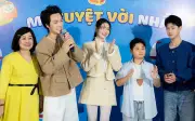 Mẹ Đăng Khôi rạng rỡ bên gia đình con trai