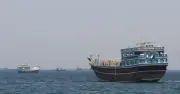 Mỹ tạm dừng Dự án Tự do tại eo biển Hormuz để đàm phán với Iran