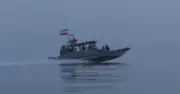 Mỹ và Iran đối đầu căng thẳng tại eo biển Hormuz, hàng trăm tàu mắc kẹt