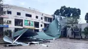 Mưa dông làm tốc mái trường tiểu học tại Đồng Nai, hàng trăm triệu đồng thiệt hại