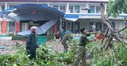 Mưa đá, giông lốc miền Bắc: 13 người bị thương, gần 950 nhà tốc mái