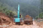 Mưa lớn cục bộ tại Bắc Bộ và Trung Bộ, cảnh báo nguy cơ lũ quét sạt lở đất