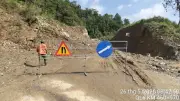Mưa lớn gây sạt lở nghiêm trọng trên Quốc lộ 6 qua Điện Biên