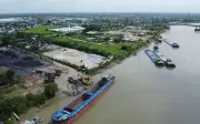 Ma trận bến bãi và những mỏ cát đầy dấu hỏi ven sông Luộc ở Hưng Yên