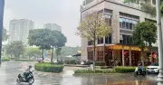 Mỗi người một kiểu đón mưa: Hoài niệm, thư giãn hay chia sẻ tâm trạng?
