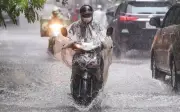 Miền Bắc sắp đón mưa dông cực lớn, miền Trung nắng nóng gay gắt