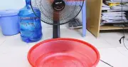 Mẹo đặt đá trước quạt: Lợi ích tức thì nhưng tiềm ẩn nguy cơ