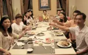 Một lần gà làng ở họp lớp, tôi nhận lại hàng trăm tin nhắn cay nghiệt