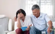 Mua nhà tiền tỷ cho cha mẹ dưỡng già: Bài học cay đắng về tinh thần