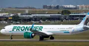 Máy bay Frontier Airlines đâm trúng người đi bộ trên đường băng tại Denver