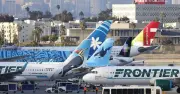 Máy bay Frontier Airlines va phải người đi bộ trên đường băng, 1 hành khách bị thương