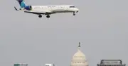 Máy bay United Airlines chuyển hướng khẩn cấp vì hành khách gây rối