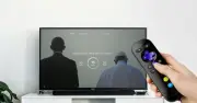 Đèn nguồn Smart TV vẫn sáng khi tắt: Nguyên nhân và cách xử lý