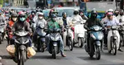 Nam Bộ nắng nóng gay gắt 40 độ C, miền Bắc mưa lũ kéo dài