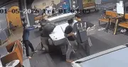Nam sinh viên bị hành hung bằng trái bi da tại quán