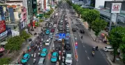 Đường Cộng Hòa sáng đầu tuần thông thoáng nhờ đảo chiều làn xe