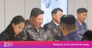 Ông Kim Jong Un cùng con gái thị sát tàu khu trục Choe Hyon