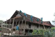 Đông Lộc mưa đá làm hư hại hàng trăm ngôi nhà, nghìn ha hoa màu