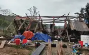 Đông lốc trái mùa gây thiệt hại lớn, nhiều nơi không kịp trở tay