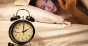 Ngủ muộn dù đủ 8 tiếng vẫn tăng cân, mỡ tích tụ khó kiểm soát