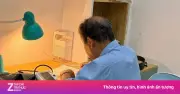 Ông ngoại U80 kèm cháu học Toán gây sốt mạng xã hội