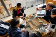 Đằng sau những hợp đồng triệu đô của sếp vùng không văn phòng