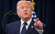 Ông Trump ra tối hậu thư cho Iran: Chấp nhận thỏa thuận hoặc đối mặt oanh tạc dữ dội