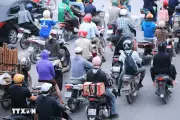 Người dân ùn ùn trở lại Hà Nội sau kỳ nghỉ lễ