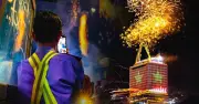 Người dân TP.HCM nô nức đổ ra đường xem pháo hoa đêm 30/4
