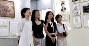 Người dân xúc động ngắm Bảo tàng Hồ Chí Minh trước khi đóng cửa mở rộng