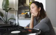 Người EQ thấp thường nói nhiều nhưng không dám xuất hiện ở 3 nơi này