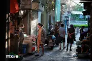 Người Hà Nội chạy đua trong thời tiết cao điểm nắng nóng